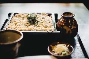 年越しそばを食べる理由と由来 | いつ?熱い?冷たい?縁起がいい具材とは